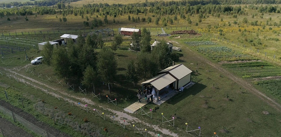 Усадьба сделана в классическом русском стиле (rustic)!